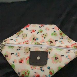 Hoyofo  cosmetic pouch never used
